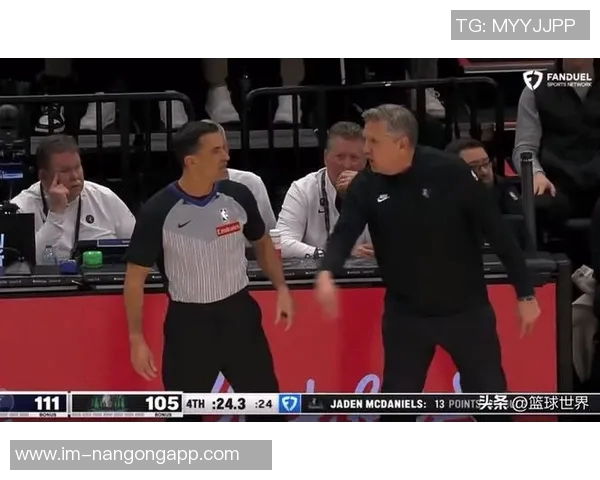 芬奇怒斥裁判漏判两次直言你心知肚明场边气氛紧张